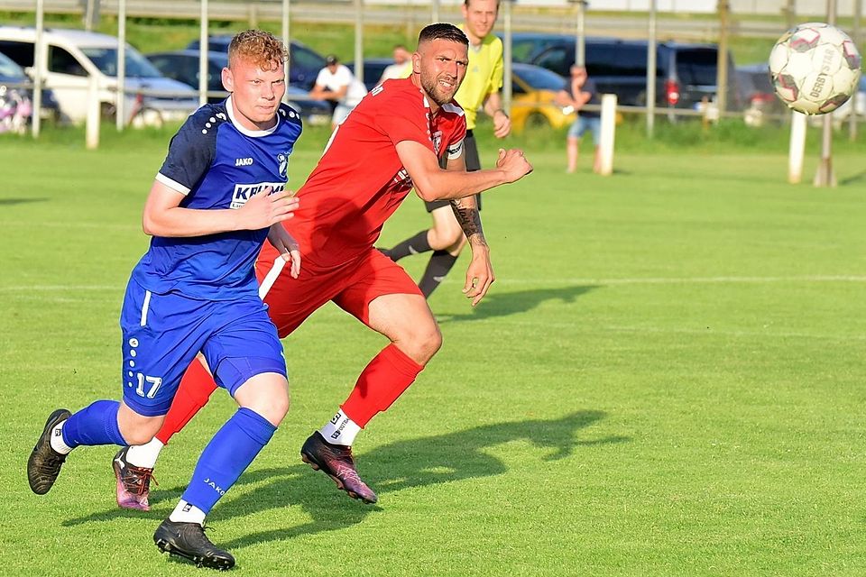 Maurice Bürkin von Hecklingen/Malterdingen (links) und der Ebringer Manolito Kobi im Laufduell 