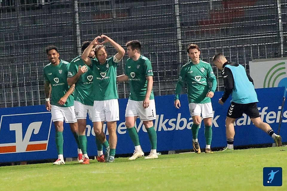 Weitere drei Zähler am grünen Tisch: Schweinfurt kann langsam aber sicher für die 3. Liga planen. Weitere drei Zähler am grünen Tisch: Schweinfurt kann langsam aber sicher für die 3. Liga planen.