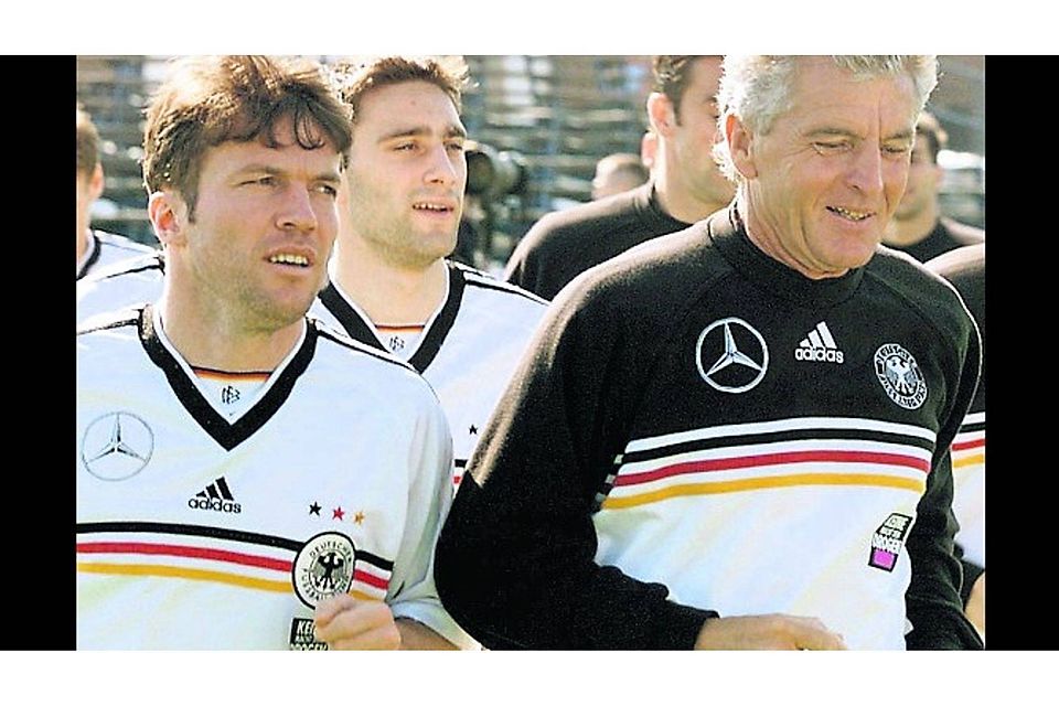 Wie Kreuz trug auch Marco Reich in seiner besten Zeit das Nationaltrikot (oben, 1999 zwischen Teamchef Erich Ribbeck und Lothar Matthäus).