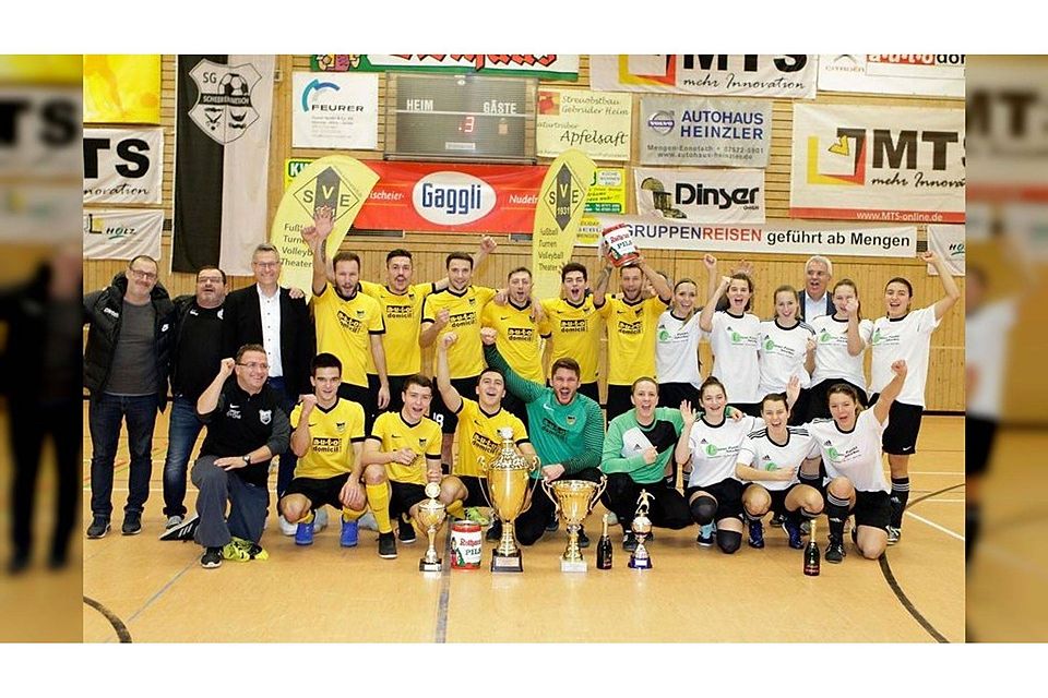 Freude über die Turniererfolge beim FC Mengen und beim SC Blönried. Fotos: Karl-Heinz Bodon
