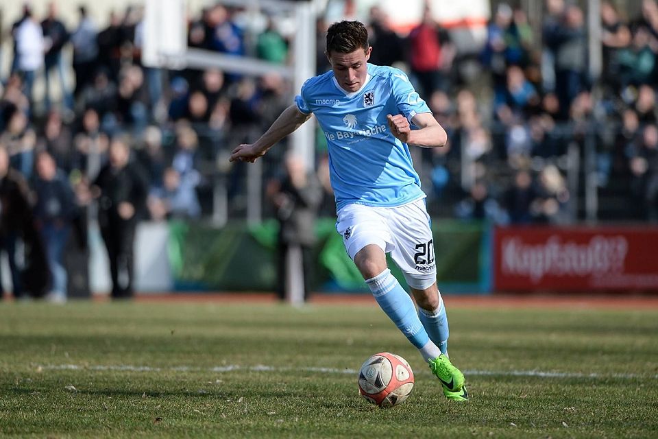 Tobias Steer spielte früher unter anderem für den TSV 1860 München in der Regional- und Bayernliga. Tobias Steer spielte früher unter anderem für den TSV 1860 München in der Regional- und Bayernliga.