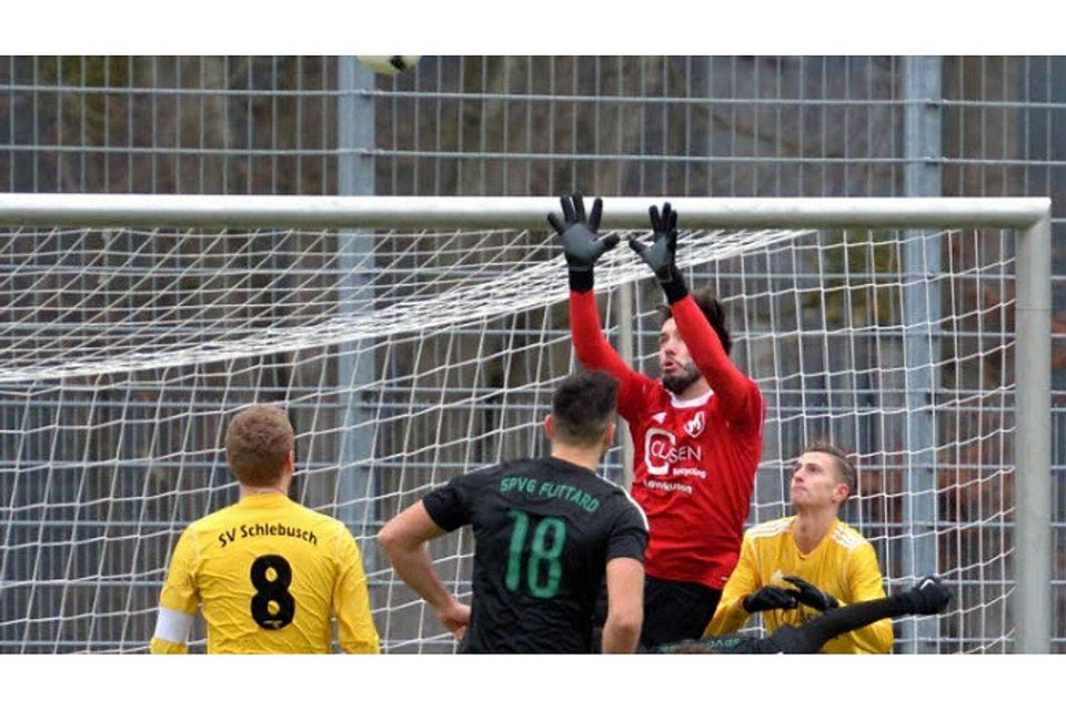 Schlebuschs Keeper Luka Prica hatte beim Sieg in Windeck fast nichts zu tun. Fotos: Uli Herhaus