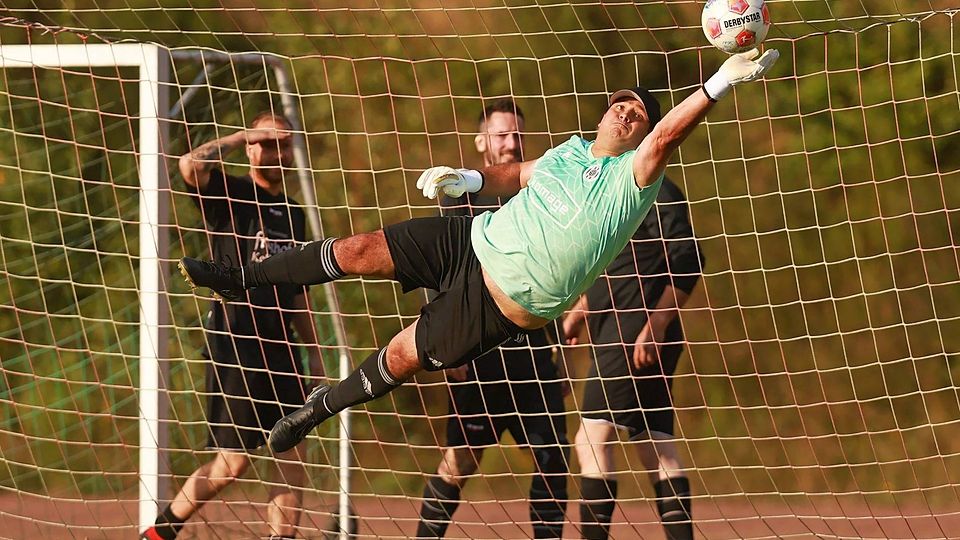 Tobias Weiland zeigt immer mal wieder sehenswerte Paraden und verfügt zudem über offensive Qualitäten. 