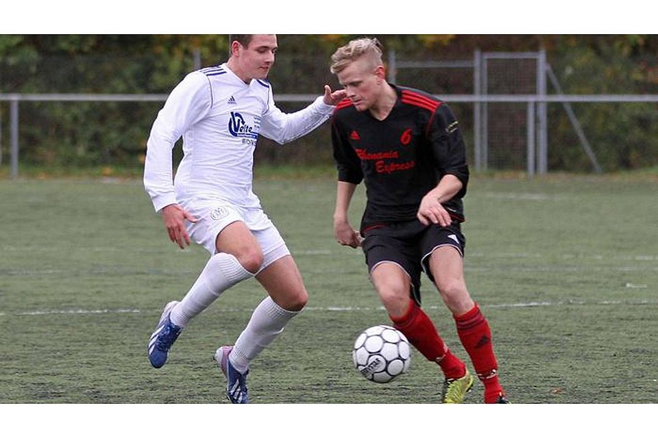 Rheindürkheims Markus Stock (rechts) will gegen Abenheim drei Punkte einfahren