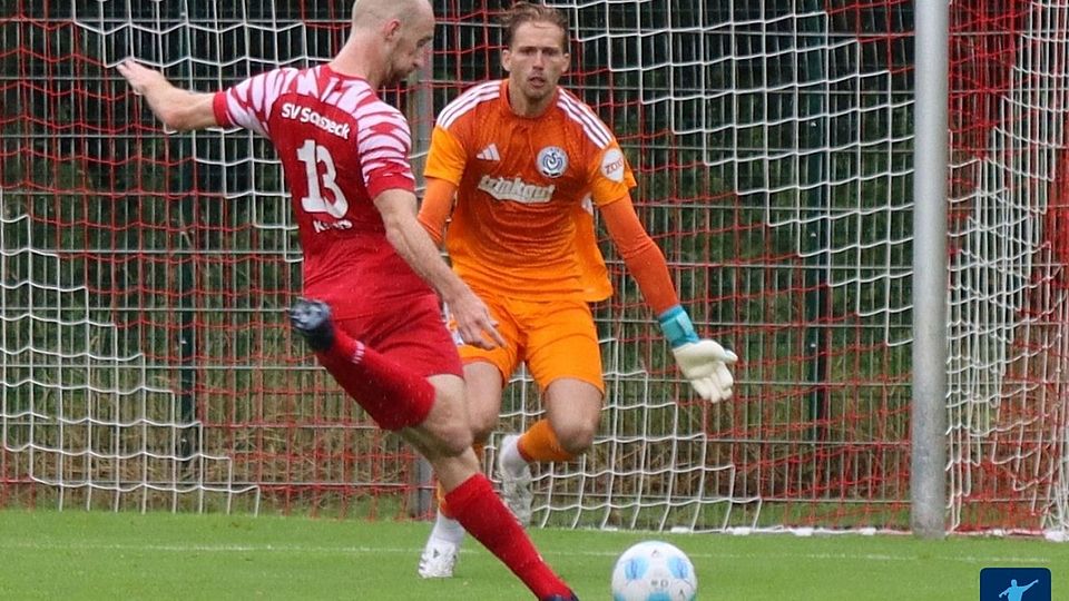 Keeper Julius Pariis gehört zum Trainerteam der Fußballschule von Daniel Beine.