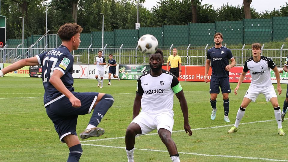 Kapitäne knipsen: Paterson Chato (M.) war beim Rödinghauser Heimsieg zweimal erfolgreich, Maximilian Hippe (r.) sorgte für das 1:1.