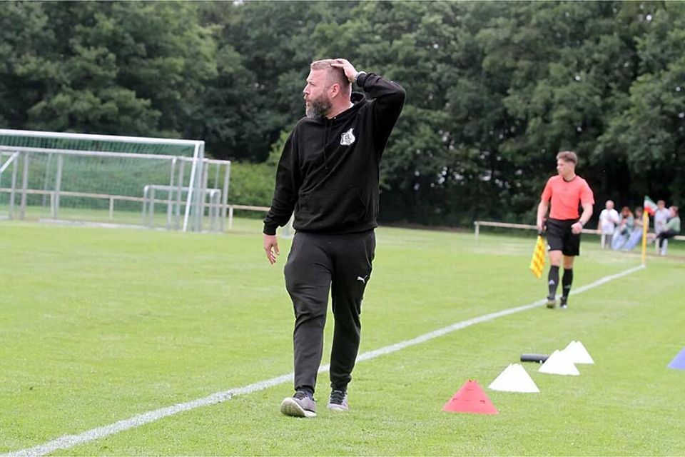 Maik Haberlag, Cheftrainer des Eckernförder SV, fasste sich ob der Chancen im ersten Abschnitt öfters an den Kopf. Maik Haberlag, Cheftrainer des Eckernförder SV, fasste sich ob der Chancen im ersten Abschnitt öfters an den Kopf.