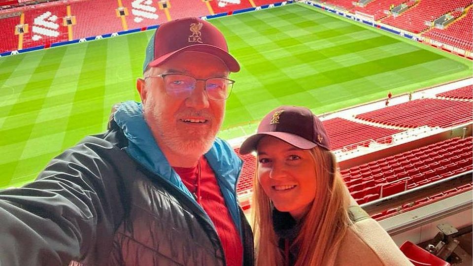 Die Heimat des FC Liverpool: Der Anfield Road statteten Sophia Buchhauser und ihr Vater Manfred einen Besuch ab.