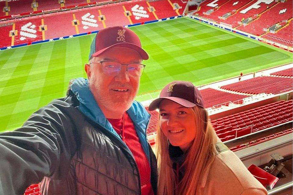 Die Heimat des FC Liverpool: Der Anfield Road statteten Sophia Buchhauser und ihr Vater Manfred einen Besuch ab.