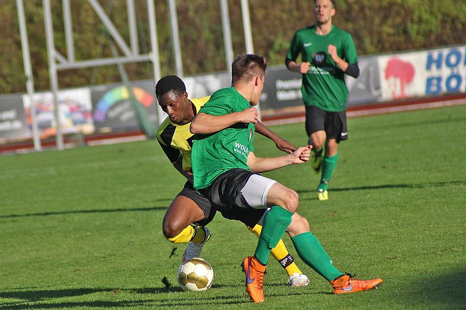 Ambergs U19 (in Gelb) hatte gegen Schweinfurt das Nachsehen. F: Rössler