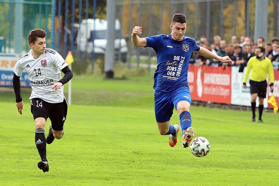 Es bleibt abzuwarten, ob das Lokalderby SV Etzenricht gegen SC Luhe-Wildenau tatsächlich noch im alten Jahr stattfinden kann. Es bleibt abzuwarten, ob das Lokalderby SV Etzenricht gegen SC Luhe-Wildenau tatsächlich noch im alten Jahr stattfinden kann.