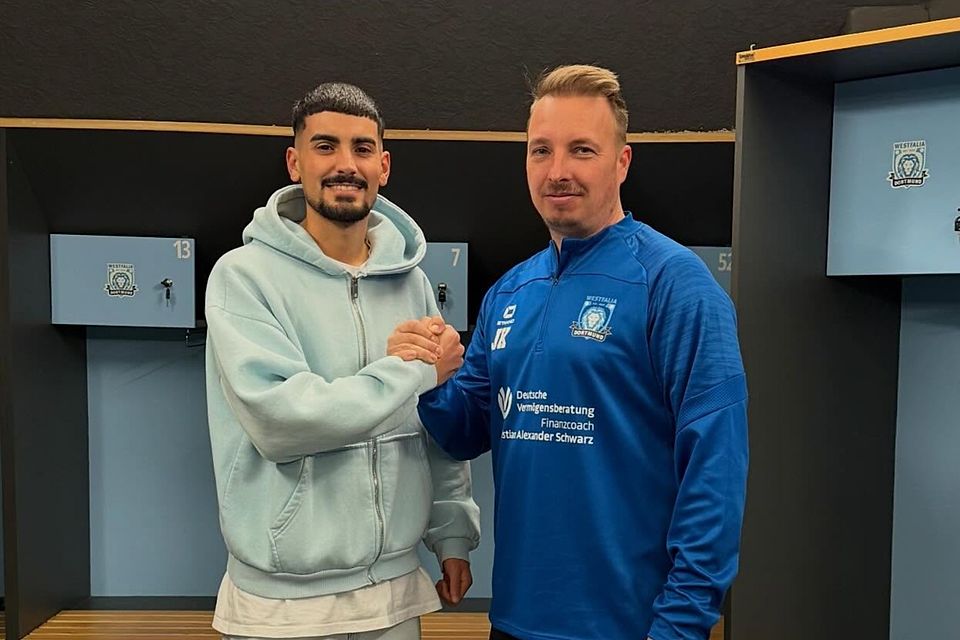 Westfalia Dortmunds Trainer Jan Knust (r.) mit Neuzugang Zouhir Akrifou.