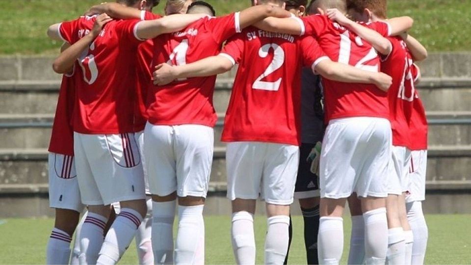 Endlich geht es wieder um Punkte für die Mannschaften der U17 Gruppenliga Wiesbaden. Der Mannschaftskreis steht... Es kann los gehen! F: Parker