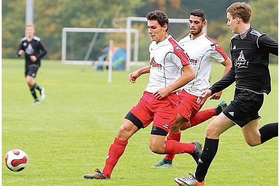 Bittere Niederlage: Die A-Junioren des VfL  Wildeshausen (rot/weiß) verloren gegen den  SV Phiesewarden. Dörte Eilers