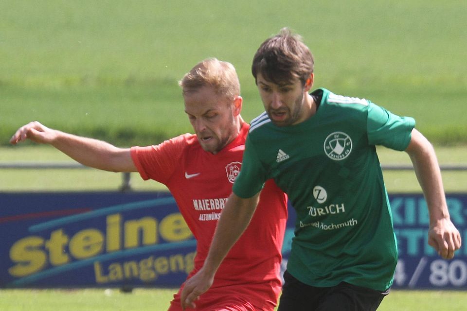 Sieg verpasst: Philipp Heiß (rechts) und der SV Weichs brachten in Erdweg (im Bild Sebastian Felbermeier) eine 3:1-Führung nicht ins Ziel.