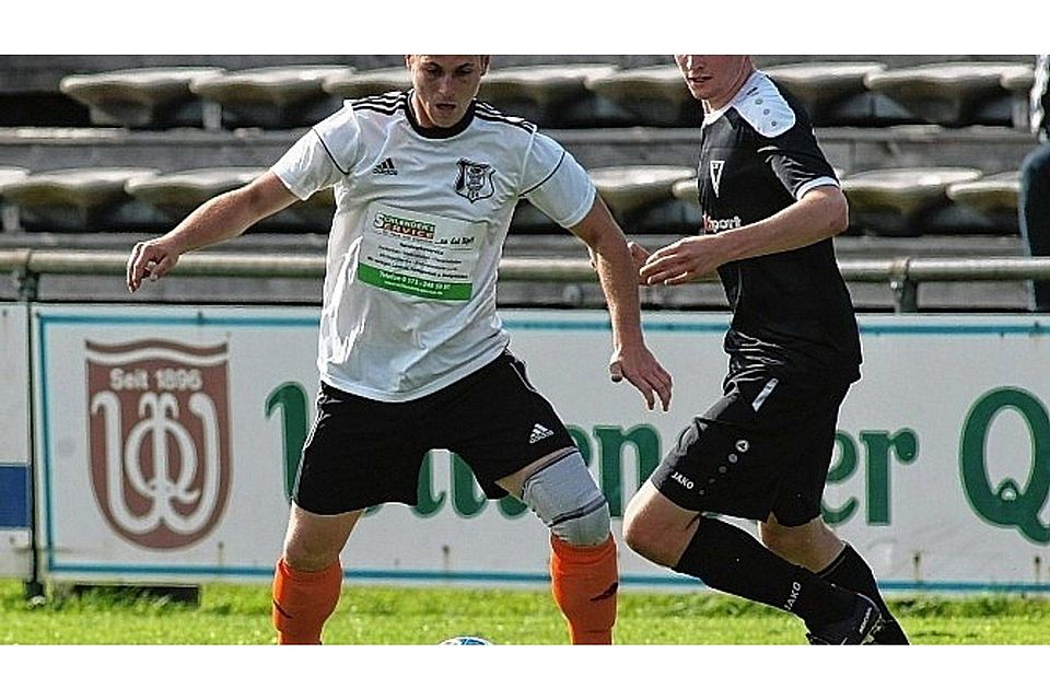 Tjark Rennwald (li.) hat mit dem ESV II am Sonntag den TSV Friedrichsberg II zu Gast. Foto: dve