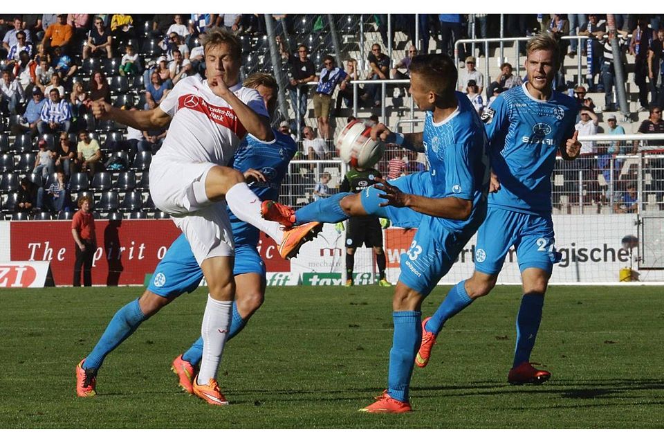 Beim Stuttgarter Stadtderby können sich die zuschauer auf ein rassiges Spiel mit vielen Zweikämpfen einstellen. Foto: Baumann