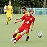 Stürmertalent Daniel Rudi (rotes Trikot) schlägt beim Gruppenliga-Aufsteiger Türkischer SV derzeit voll ein.