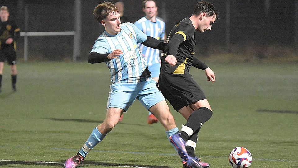 Immer noch ungeschlagen: Dem TV Riedenburg (helles Trikot) und dem TSV Deuerling (in Schwarz) ist die Meisterschaft kaum noch zu nehmen.