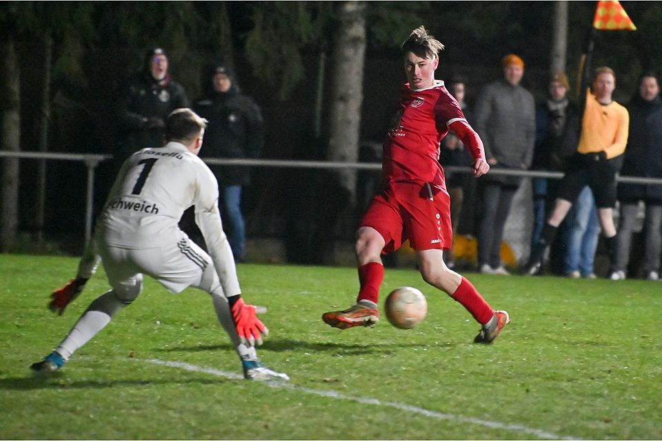 Diesem Abschluss ging zwar eine Abseitsposition voraus, ansonsten präsentierte sich Schneifel-Torjäger Jan Pidde aber treffsicher und erzielte beide Treffer zum 2:1-Sieg gegen Mosella Schweich. 