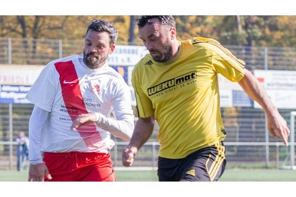 Robert Nreaj (re., gegen Dennis Herrmann) ist für die SGR II gegen Zwingenberg mit einem Doppelpack erfolgreich.	Foto: Gutschalk