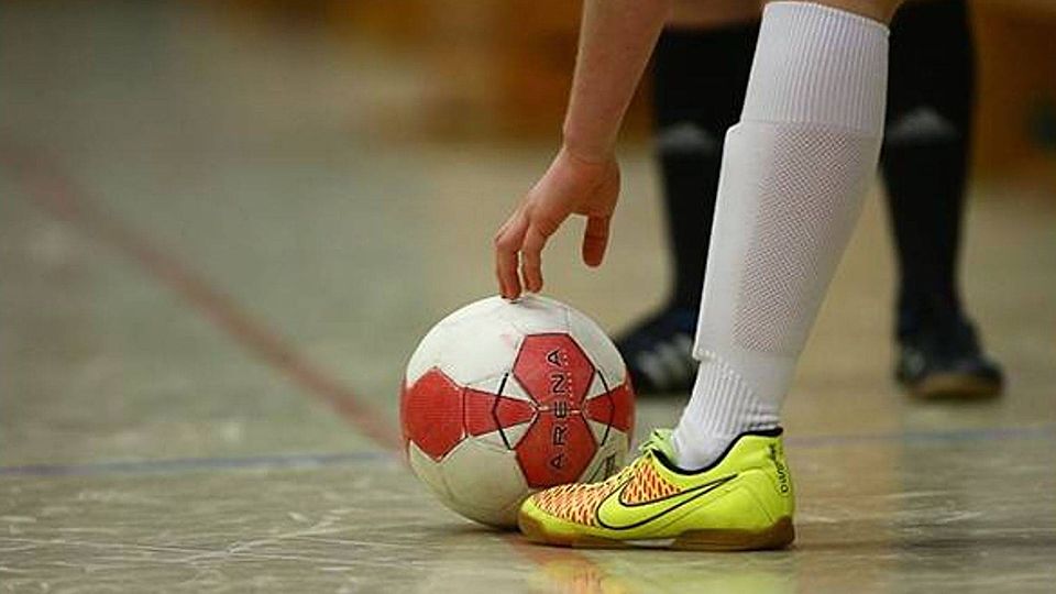 In Urbach rollt der Ball. 