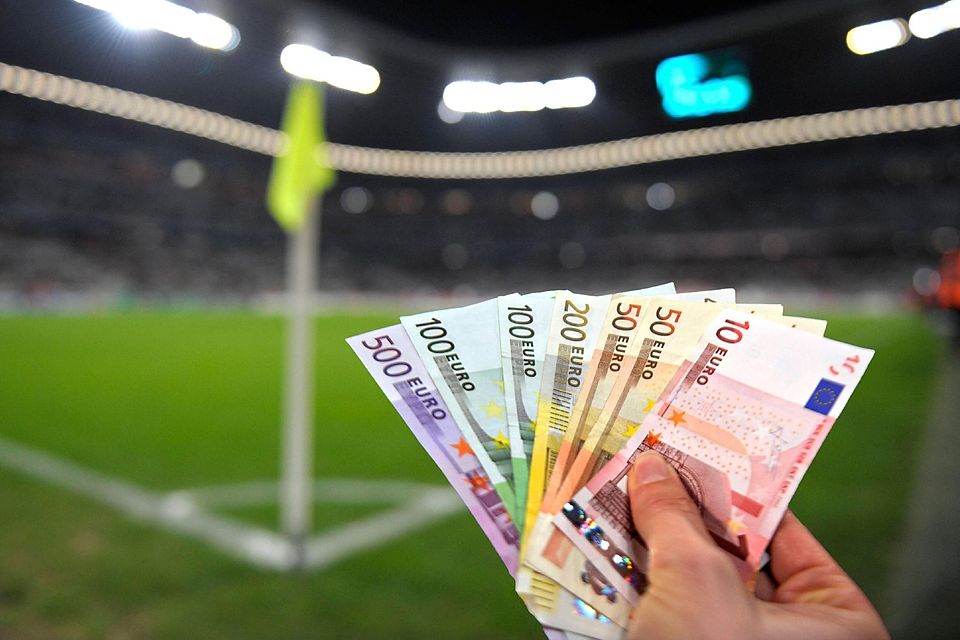 Mehrere DFB-Spiele stehen unter Manipulationsverdacht. Mehrere DFB-Spiele stehen unter Manipulationsverdacht.