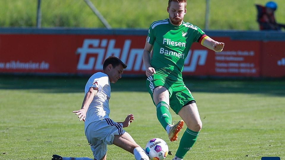 Mario Freymadl (re.) läuft wieder im Trikot des SC Aufhausen auf 