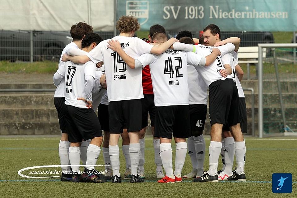 Schwarz-Weiß Wiesbaden überraschte mit einem 2:1-Erfolg gegen TuS Medenbach.