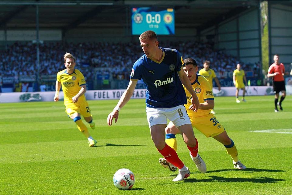 Marko Ivezic und Holstein Kiel wollen wie gegen Eintracht Braunschweig, hier Robin Heußer, weiter Vollgas geben. 