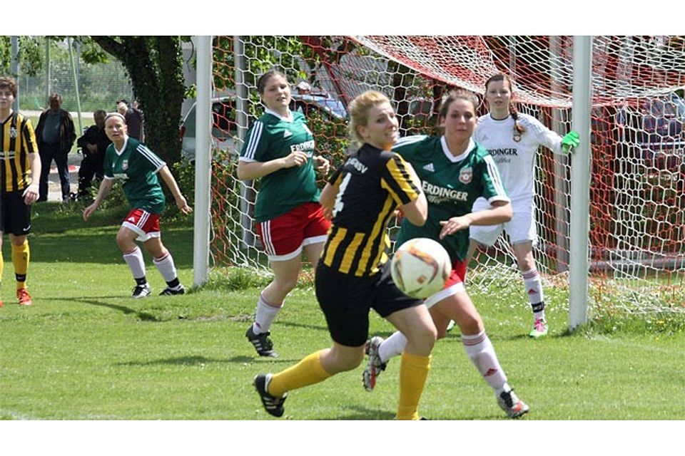 Konnten sich durchsetzen: Die Spielerinnen der SG Kirchasch (gelb) FOTO: MARKUS SCHWARZKUGLER