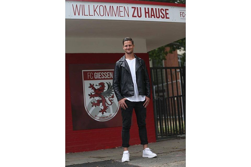 Der Hallesche FC war Hendrik Starostziks – bislang – letzte Station als Profifußballer in Deutschland. „2018 hat der damalige Trainer Torsten Ziegner dann Sebastian Mai als neuen Abwehrchef mitgebracht, danach war kein Platz mehr für mich“, so der heute 29-Jährige. Archivfoto: imago Der Hallesche FC war Hendrik Starostziks – bislang – letzte Station als Profifußballer in Deutschland. „2018 hat der damalige Trainer Torsten Ziegner dann Sebastian Mai als neuen Abwehrchef mitgebracht, danach war kein Platz mehr für mich“, so der heute 29-Jährige. Archivfoto: imago