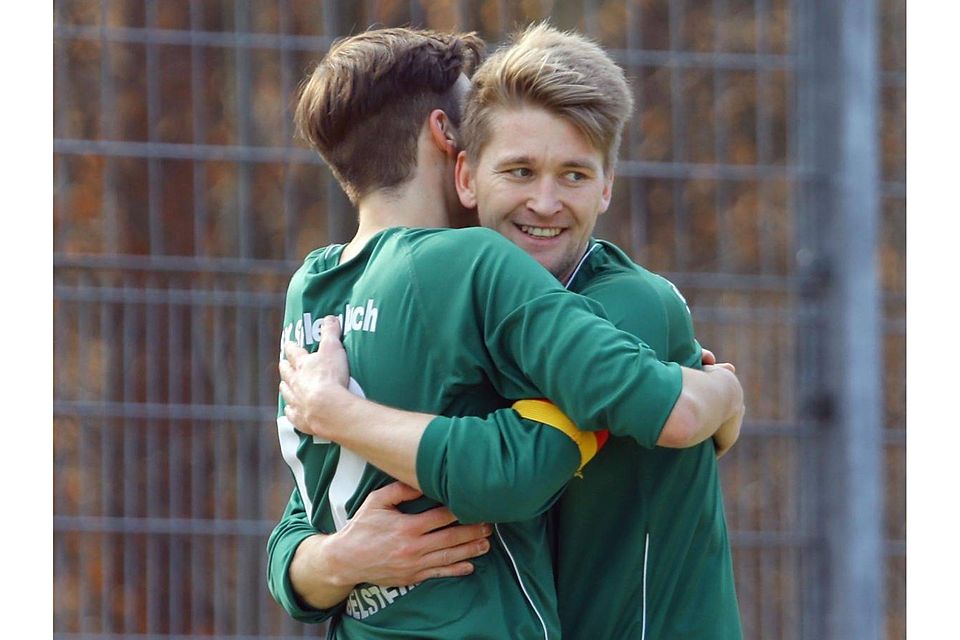 Sascha Blessing (re.), Kapitän und Goalgetter des SV Sillenbuch, steht in der Elf der Woche. Foto: Baumann Sascha Blessing (re.), Kapitän und Goalgetter des SV Sillenbuch, steht in der Elf der Woche. Foto: Baumann