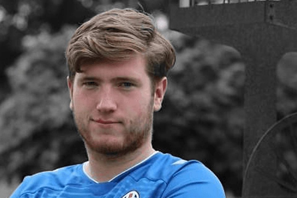 Max Nawrath bleibt zwischen den Pfosten des FC Kray. Max Nawrath bleibt zwischen den Pfosten des FC Kray.