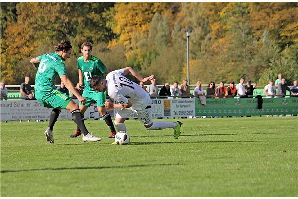 Der SV Seligenporten (weiß) unterlag in Ammerthal. Foto: Udo Weller