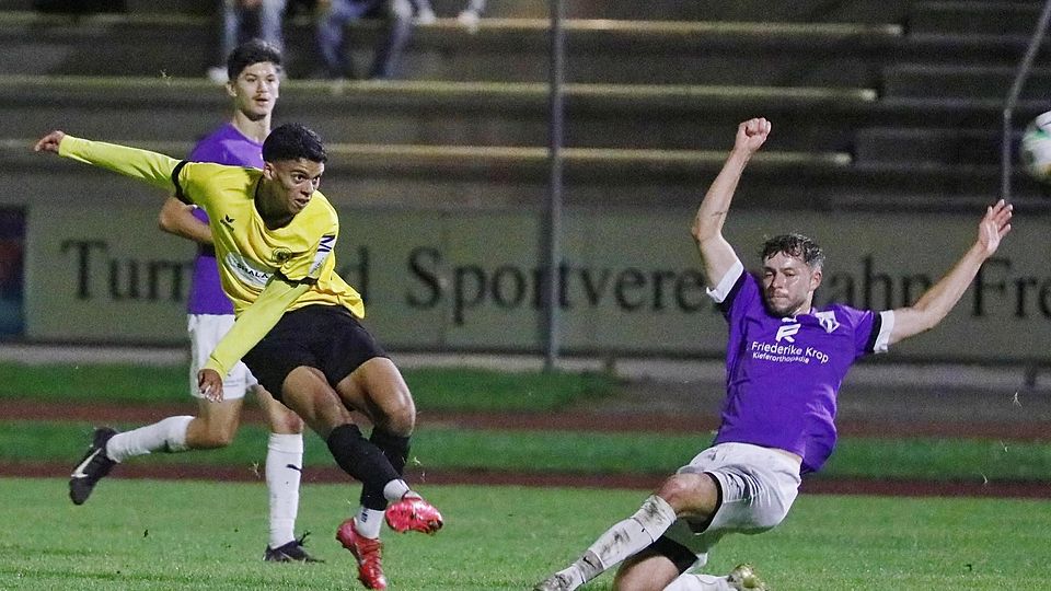 Voll durchziehen: Für die SEF-Fußballer um Johannes Grubmüller (l.) lief im Kreispokal bisher alles nach Plan. Das soll auch am Mittwochabend so bleiben.
