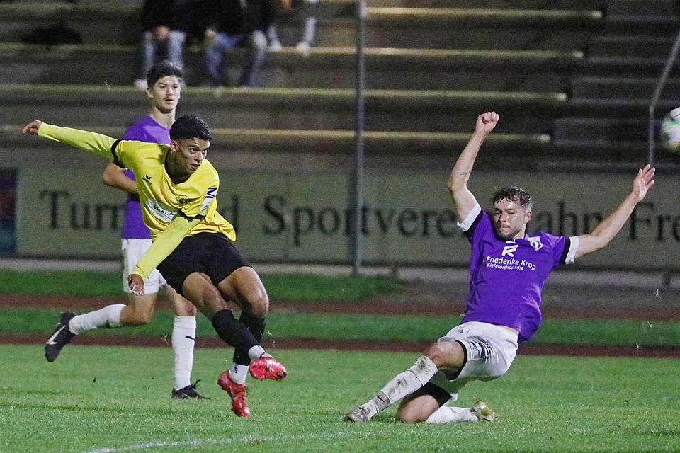 Voll durchziehen: Für die SEF-Fußballer um Johannes Grubmüller (l.) lief im Kreispokal bisher alles nach Plan. Das soll auch am Mittwochabend so bleiben. Voll durchziehen: Für die SEF-Fußballer um Johannes Grubmüller (l.) lief im Kreispokal bisher alles nach Plan. Das soll auch am Mittwochabend so bleiben.