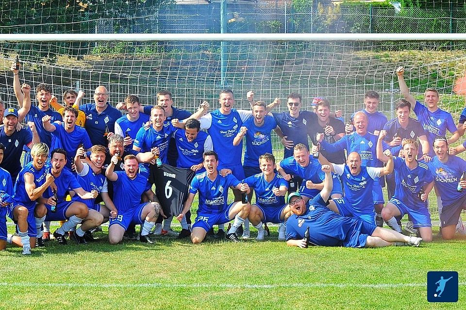 ASV Einigkeit Süchteln II feiert den Bezirksliga-Aufstieg. 