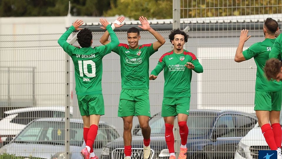 Jubel bei den Spielern des SV Dersim.