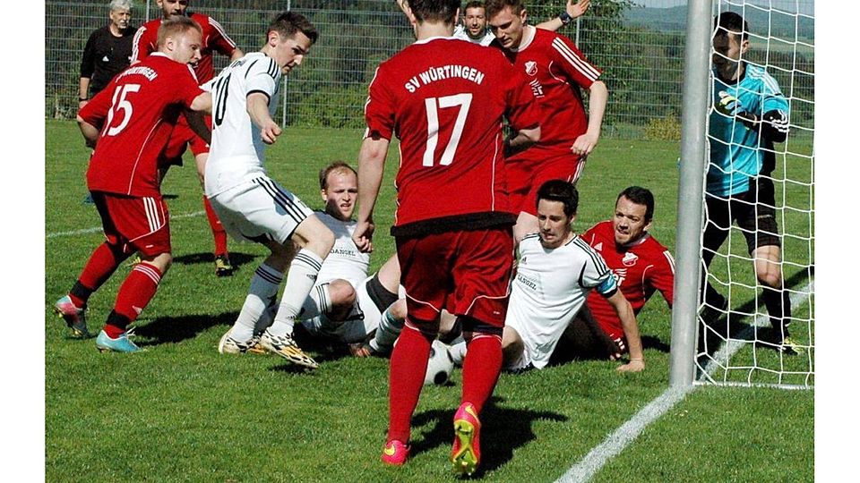 So gefährlich ist es im Würtinger Strafraum nur selten geworden: Überraschend gewinnt der Tabellenletzte SV Würtingen das St. Johanner-Derby bei der TSG Upfingen nach einem Treffer von Florian Frankenstein mit 1:0.