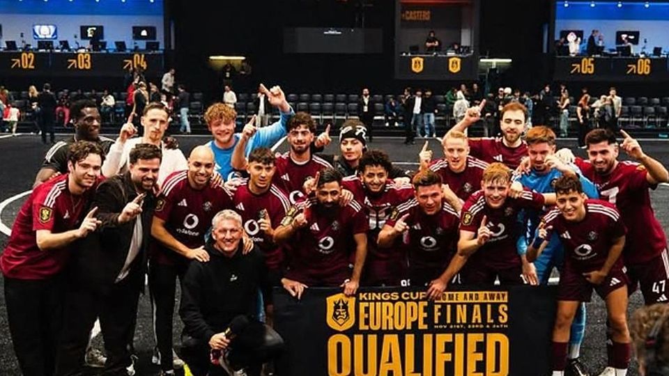 Nur wenige Meter von Weltmeister Schweinsteiger entfernt darf er jubeln: Staas Mitko vom VfR Garching gewinnt mit G2FC die Kings League Germany