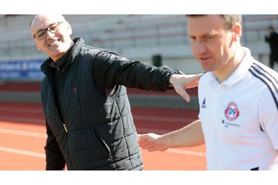 Weltmeister Jürgen Kohler begrüßt 09-Coach Thomas Zdebel. Foto: Randow