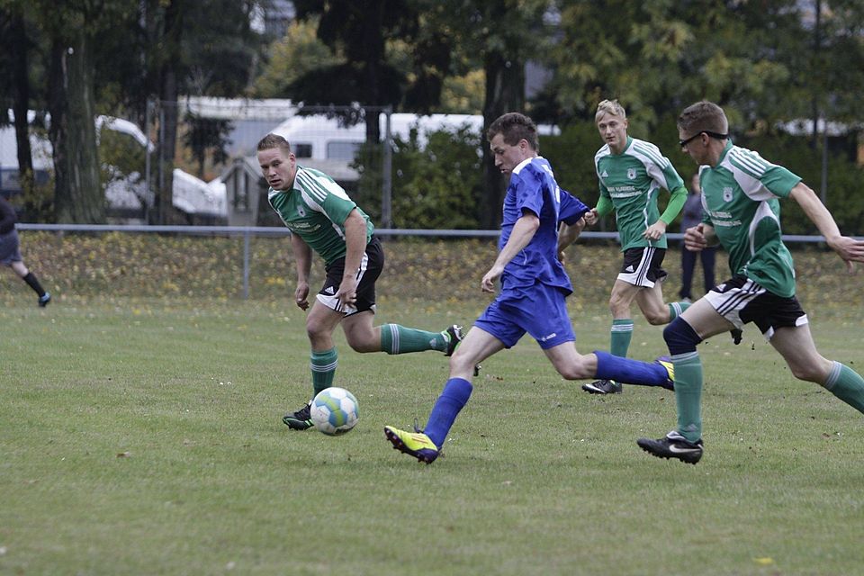 Zwei Abwehrfehler der VfB-Elf (am Ball) sorgten für das Aus. Foto: cne Zwei Abwehrfehler der VfB-Elf (am Ball) sorgten für das Aus. Foto: cne