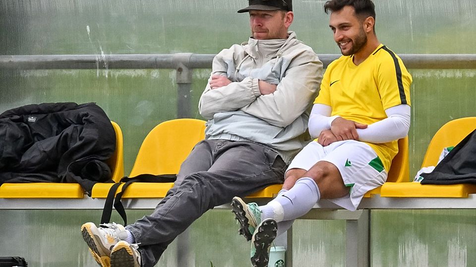 Warten auf den ersten Punktgewinn:  Hertens neuer Cheftrainer Dominik Uhrig (links, mit Giacomo Preta) | Foto: Thomas Heß