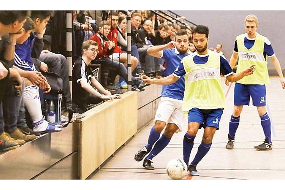 Spannende Spiele in der Halle am Huder Bach:  Der TSV Ganderkesee (mit Leibchen) und der SV Baris scheiterten am Sonntagnachmittag jeweils in der Zwischenrunde. Olaf Blume