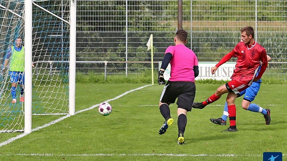 Der FC Weiler (rot) will auch gegen Waibstadt "netzen".