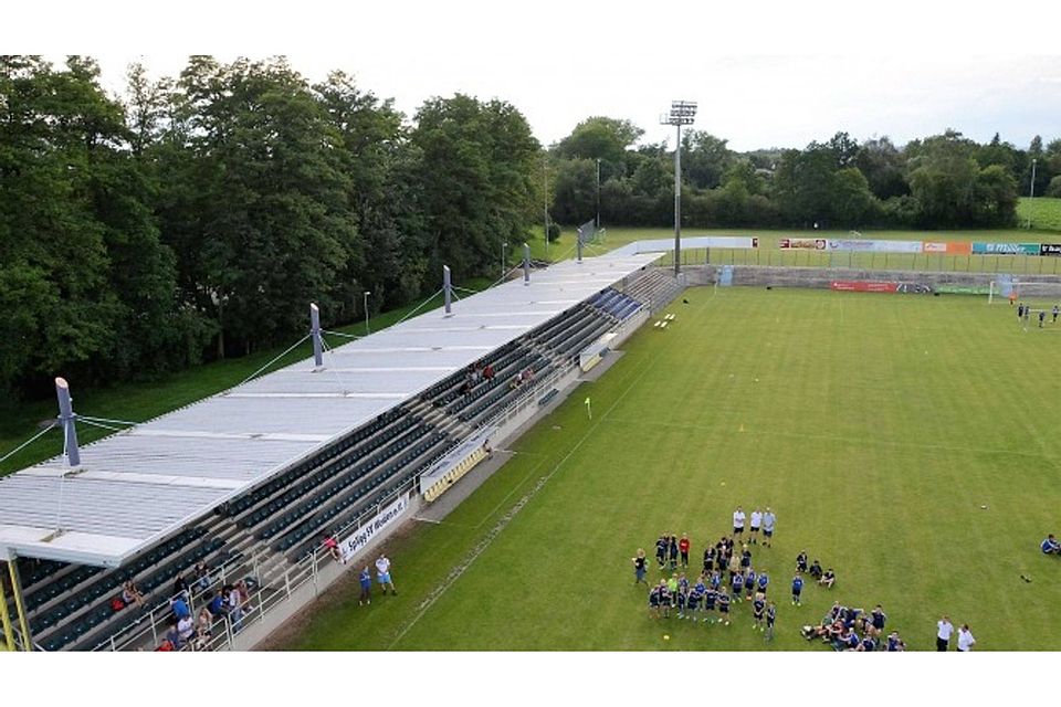 Das Weidener Spardabank-Stadion wird am Samstag endlich einmal wieder voll werden. Der Club kommt. Foto: SpVgg SV Weiden