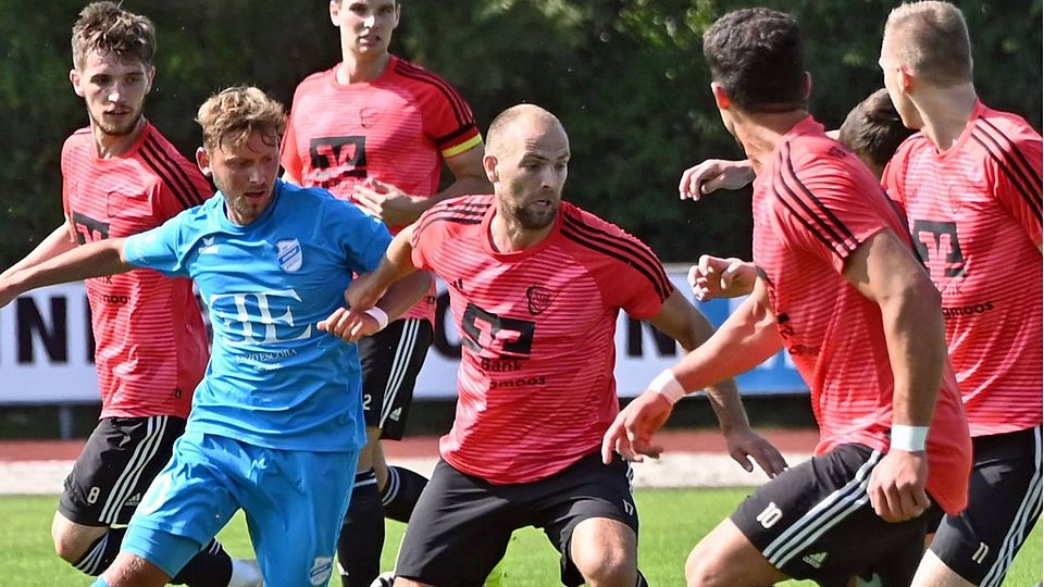 Antreiber, Vorbild, Trainingsweltmeister: Mit Thomas Edlböck (M.) bleibt dem VfB ein wichtiger Spieler erhalten.