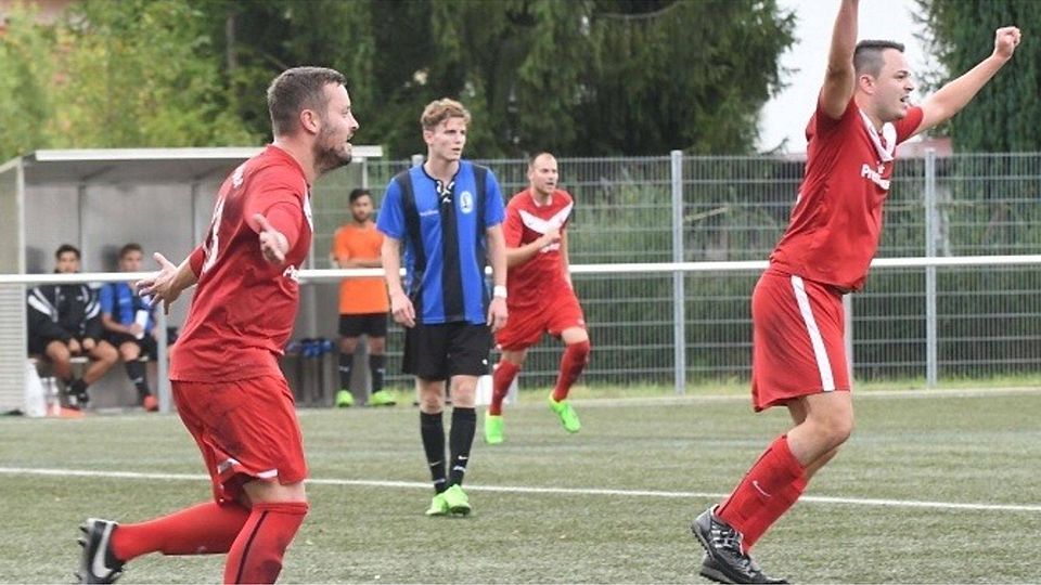 Auf sein Sturmdo kann der TSV Weiher bauen. Beim 2:2 gegen Olympia Lampertheim erzielten Dennis Majewski (links) und Sebastian Barth die Tore. Foto: Jürgen Strieder