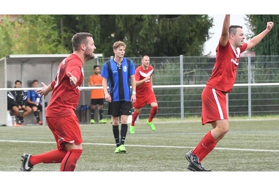 Auf sein Sturmdo kann der TSV Weiher bauen. Beim 2:2 gegen Olympia Lampertheim erzielten Dennis Majewski (links) und Sebastian Barth die Tore. Foto: Jürgen Strieder Auf sein Sturmdo kann der TSV Weiher bauen. Beim 2:2 gegen Olympia Lampertheim erzielten Dennis Majewski (links) und Sebastian Barth die Tore. Foto: Jürgen Strieder